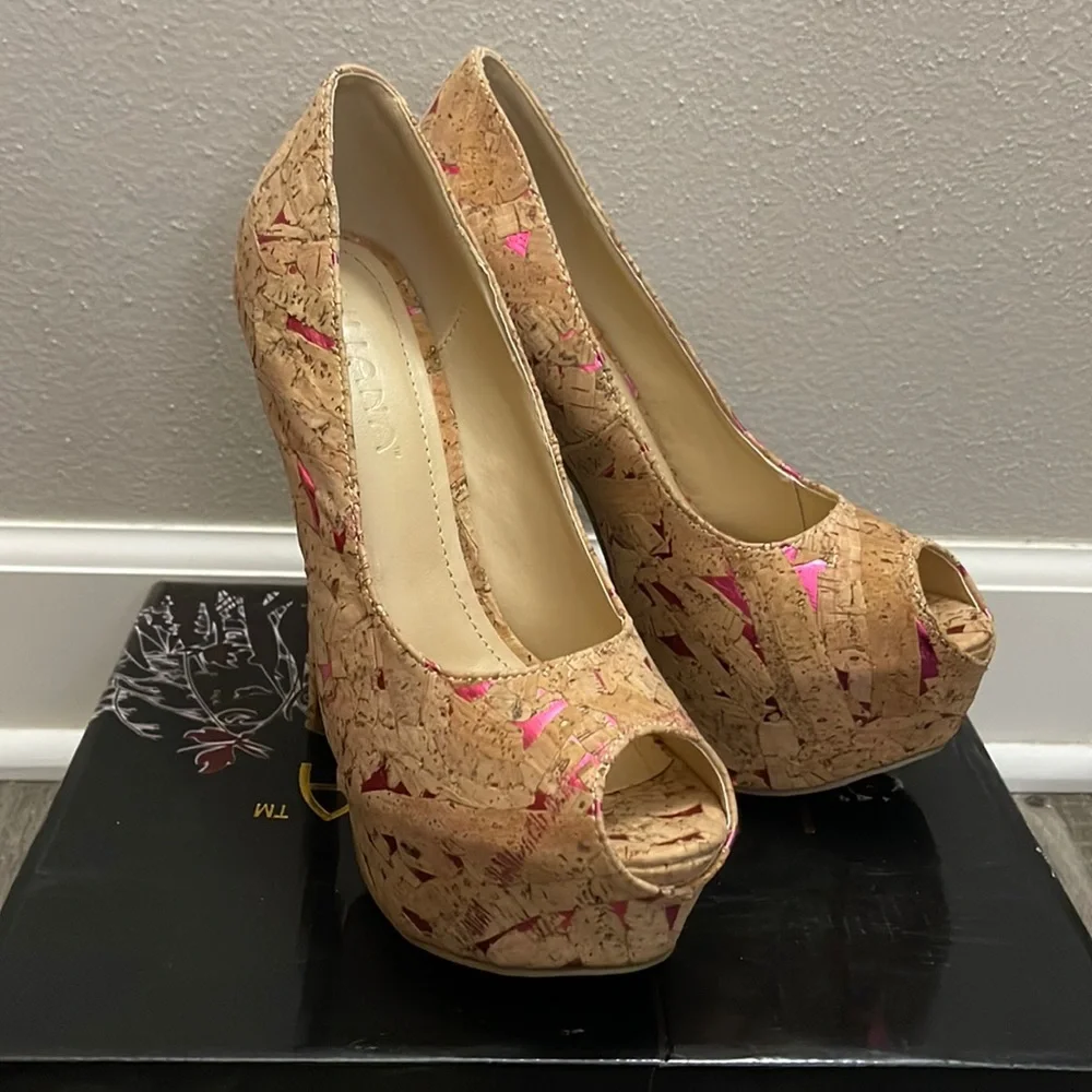 Platform Heels - Picture 1 of 7